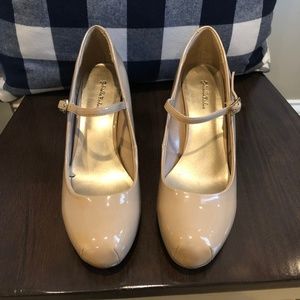 Nude Pumps